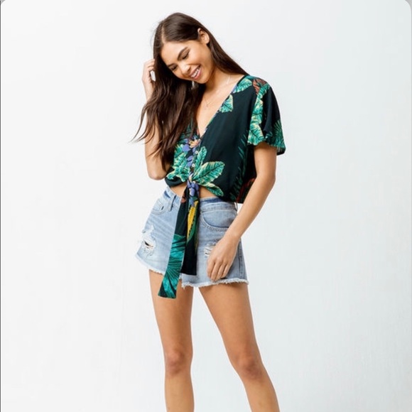 🚨🍃 TIE FRONT CROP 🔥 🌴 - Picture 3 of 3